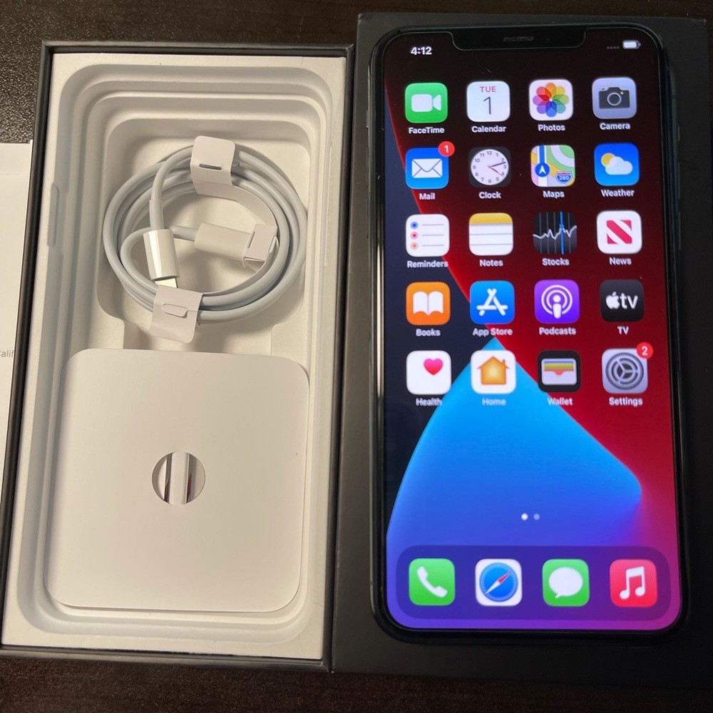 iPhone 11 Pro Max - Picture 2 of 2